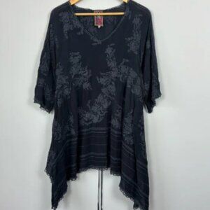 Johnny Was Leaf Garden Embroidered Toe Back Shark Bite Tunic. Size Small.